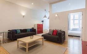 Lovelystay - Downtown Cosy Wonder